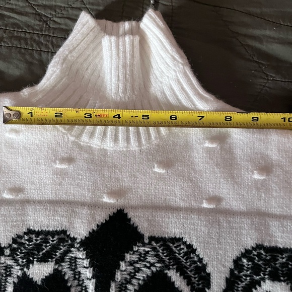 Chanel Coco beautiful Christmas sweater 😍 - Picture 13 of 16